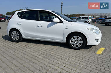 Хэтчбек Hyundai i30 2009 в Черновцах