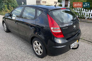 Хэтчбек Hyundai i30 2009 в 