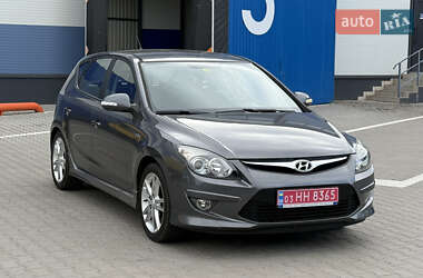 Хэтчбек Hyundai i30 2011 в 