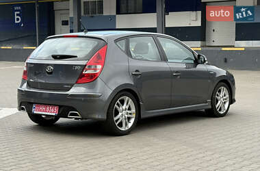 Хэтчбек Hyundai i30 2011 в 