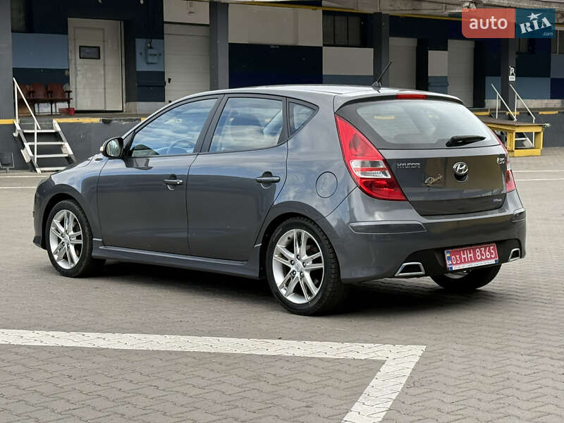 Хетчбек Hyundai i30 2011 в Рівному