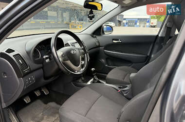 Хэтчбек Hyundai i30 2011 в 
