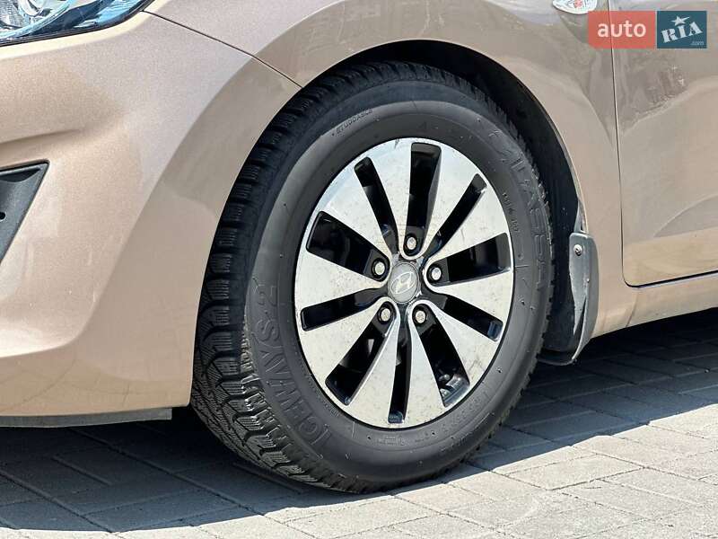 Хэтчбек Hyundai i30 2013 в Днепре