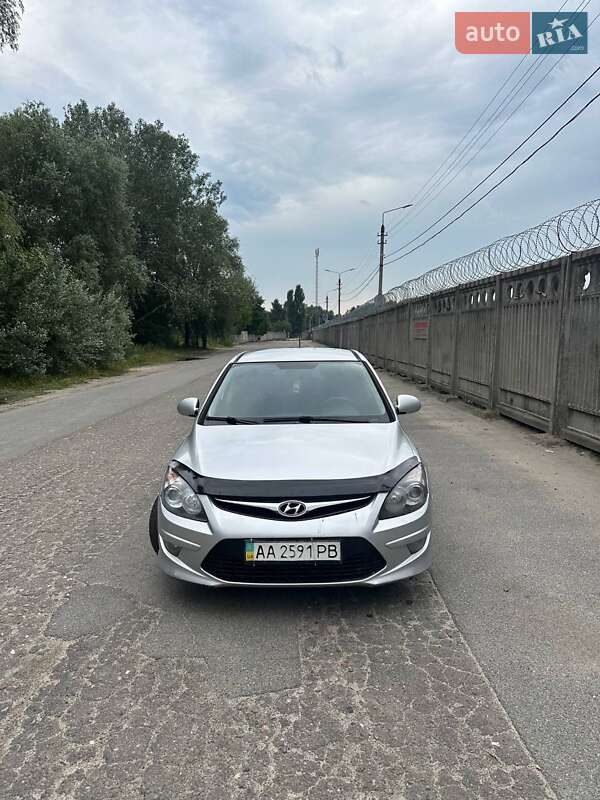 Хэтчбек Hyundai i30 2011 в Киеве