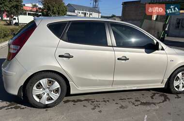 Хэтчбек Hyundai i30 2011 в 