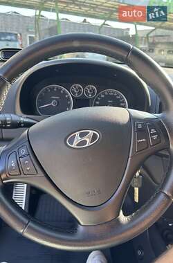 Хэтчбек Hyundai i30 2011 в 