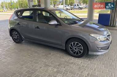 Хэтчбек Hyundai i30 2011 в 