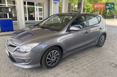 Хэтчбек Hyundai i30 2011 в 