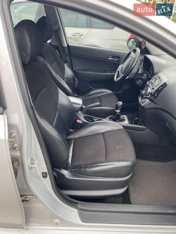 Универсал Hyundai i30 2010 в Тернополе