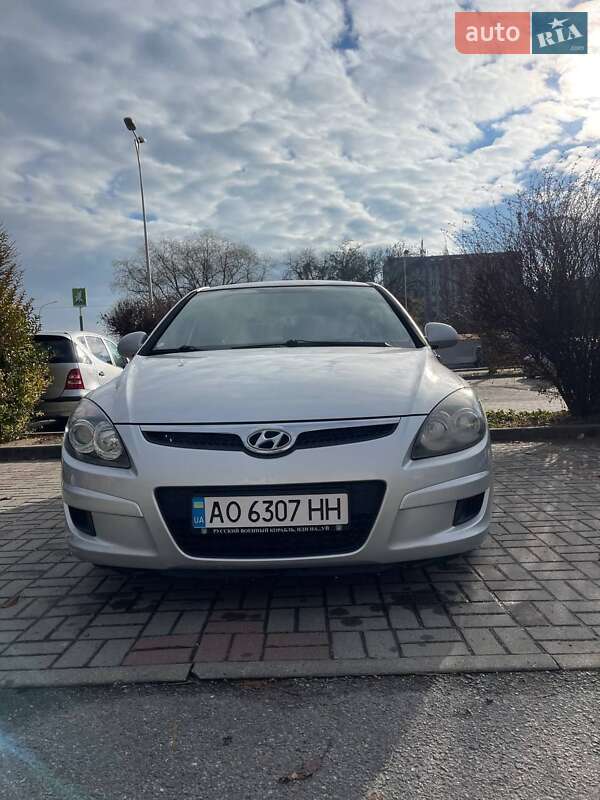 Хэтчбек Hyundai i30 2009 в Ужгороде