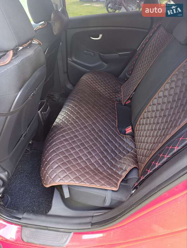 Хэтчбек Hyundai i30 2013 в Ратным