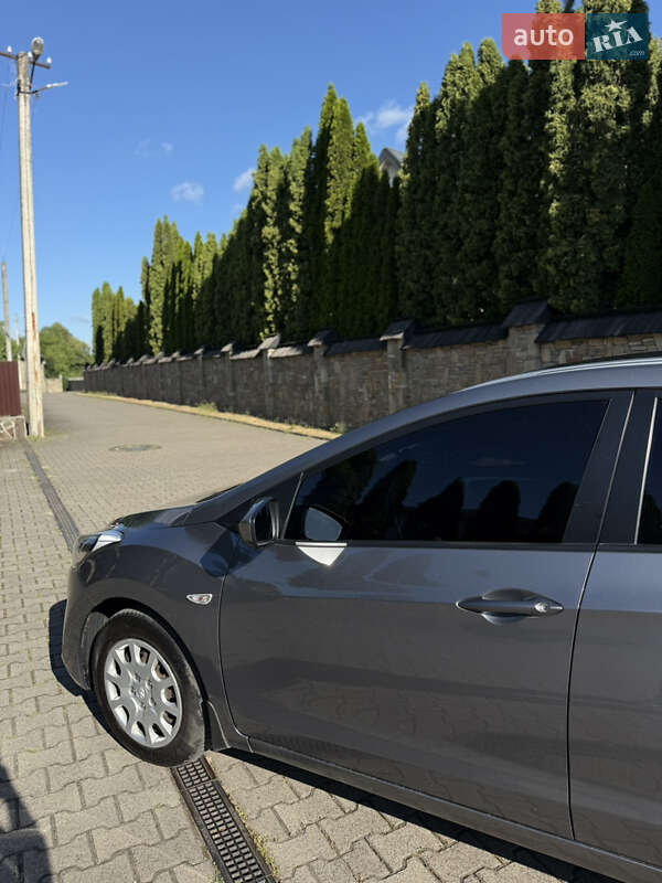Универсал Hyundai i30 2013 в Надворной