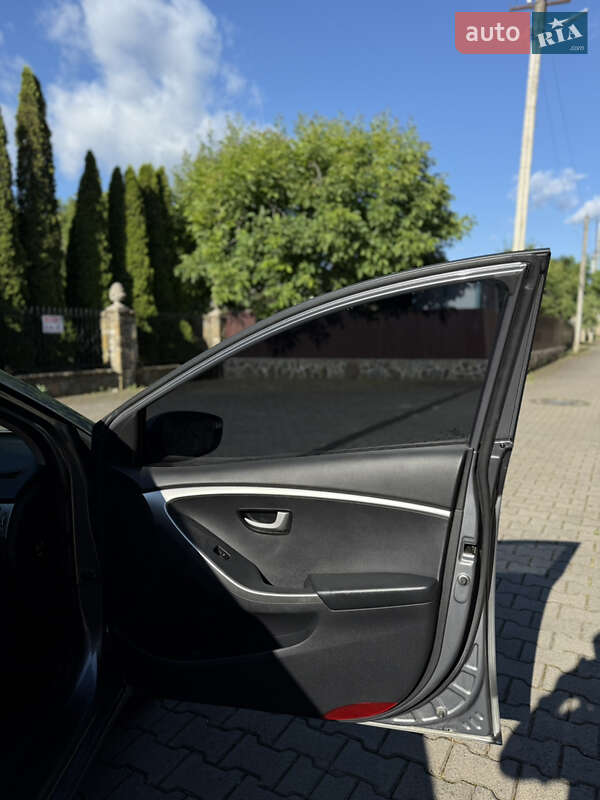 Универсал Hyundai i30 2013 в Надворной