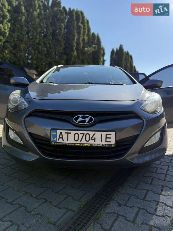 Универсал Hyundai i30 2013 в Надворной