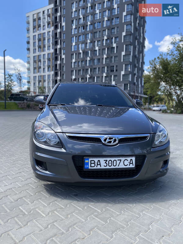 Хэтчбек Hyundai i30 2009 в 