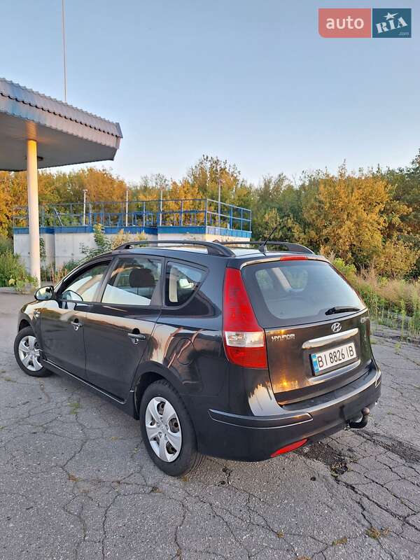 Универсал Hyundai i30 2010 в Глобине