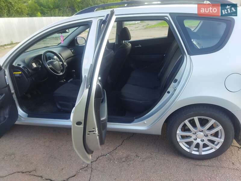 Универсал Hyundai i30 2008 в Семеновке