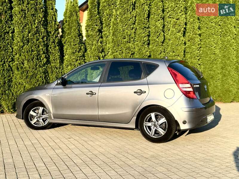 Хэтчбек Hyundai i30 2011 в Самборе