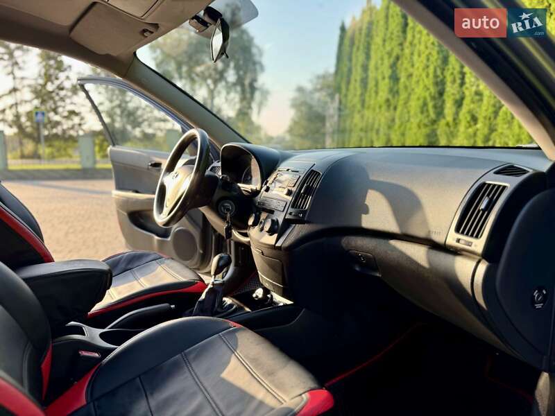 Хэтчбек Hyundai i30 2011 в Самборе