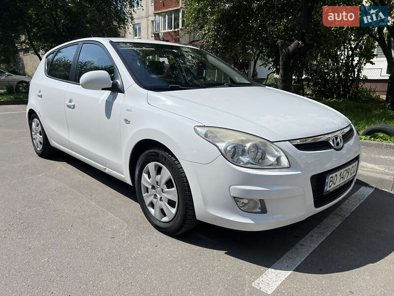 Хэтчбек Hyundai i30 2009 в 