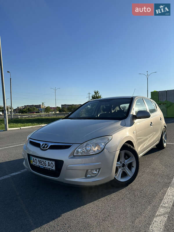 Хэтчбек Hyundai i30 2008 в 