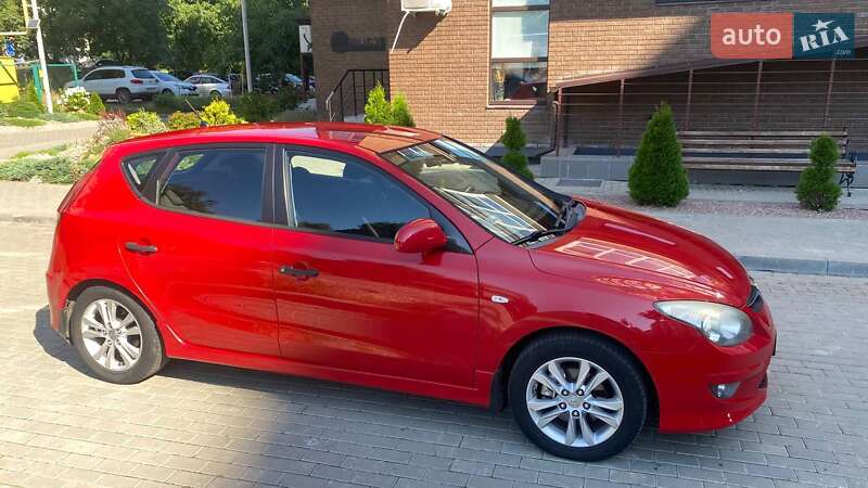 Хэтчбек Hyundai i30 2010 в Житомире