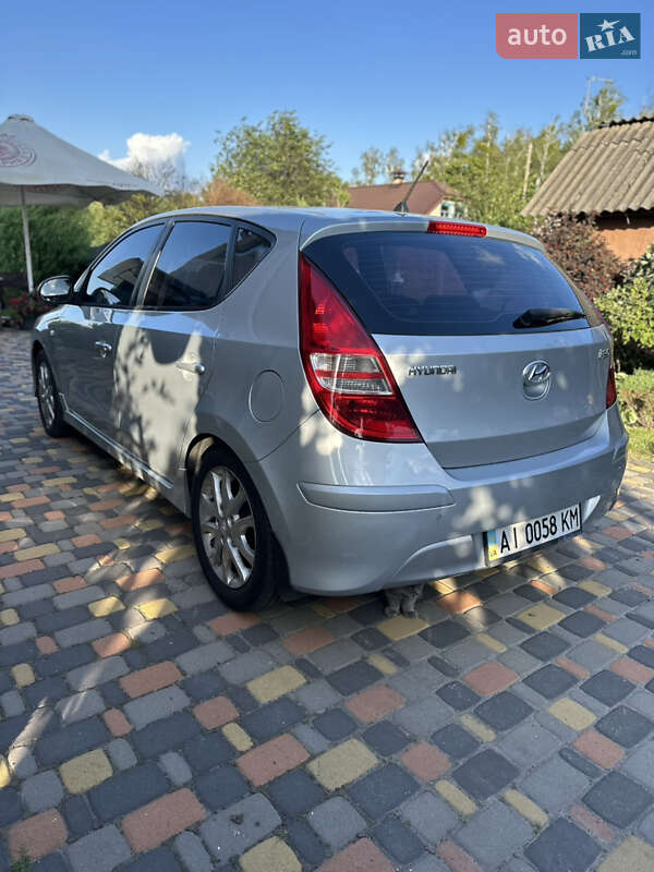 Хэтчбек Hyundai i30 2010 в Киеве