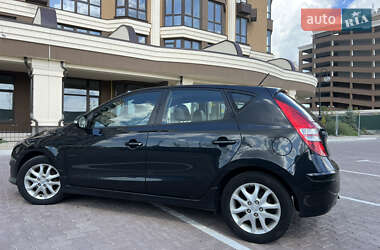 Хэтчбек Hyundai i30 2010 в 