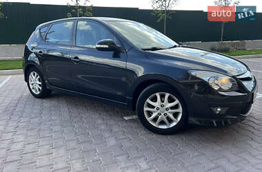 Хэтчбек Hyundai i30 2010 в 