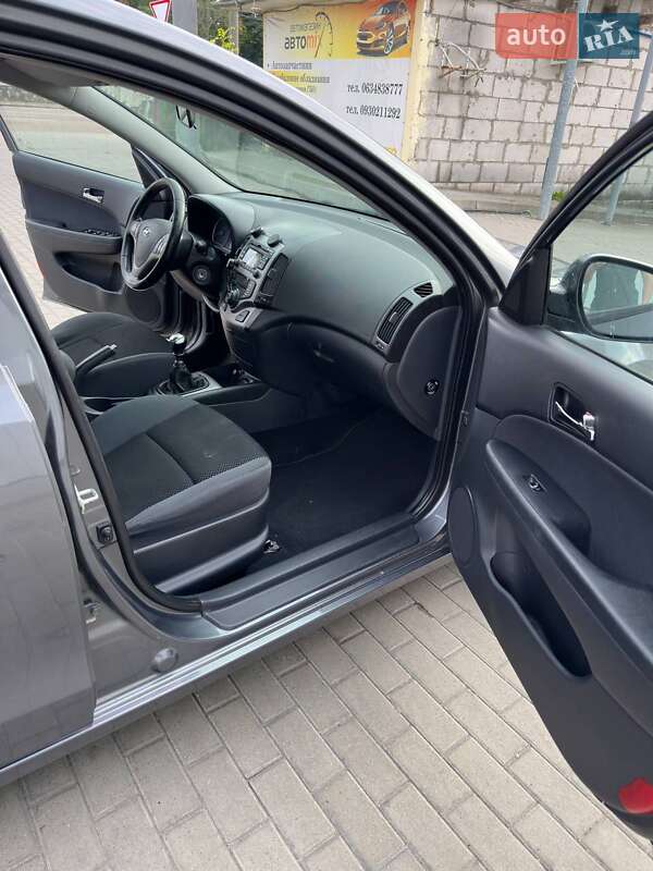 Универсал Hyundai i30 2010 в Житомире