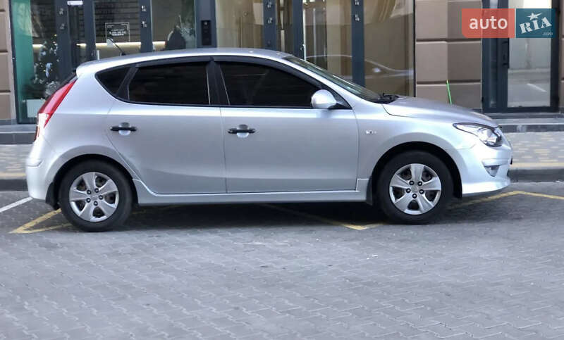 Хэтчбек Hyundai i30 2010 в Одессе