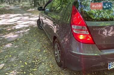 Хэтчбек Hyundai i30 2011 в 