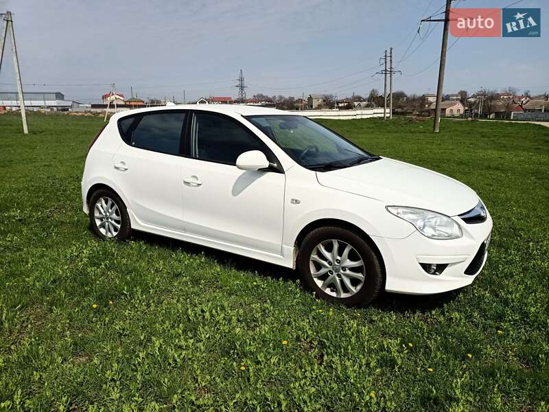 Хэтчбек Hyundai i30 2012 в 