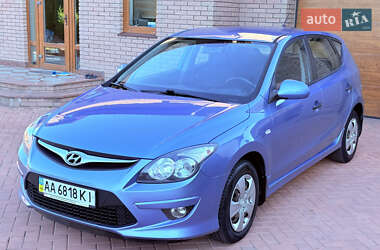 Хэтчбек Hyundai i30 2010 в 