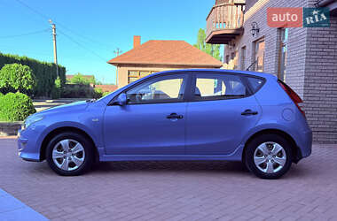 Хэтчбек Hyundai i30 2010 в 