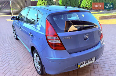 Хэтчбек Hyundai i30 2010 в 