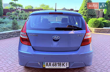 Хэтчбек Hyundai i30 2010 в 