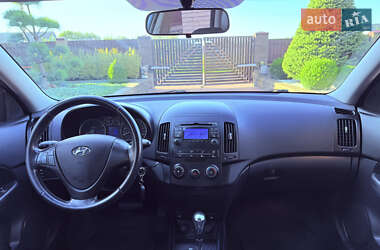 Хэтчбек Hyundai i30 2010 в 
