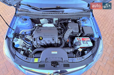 Хэтчбек Hyundai i30 2010 в 
