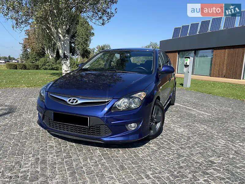 Хетчбек Hyundai i30 2011 в Дніпрі