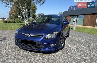 Хэтчбек Hyundai i30 2011 в 