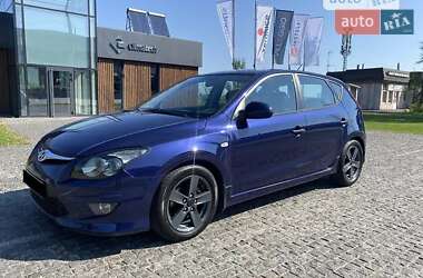 Хэтчбек Hyundai i30 2011 в 