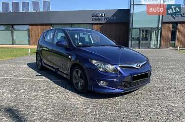 Хэтчбек Hyundai i30 2011 в 