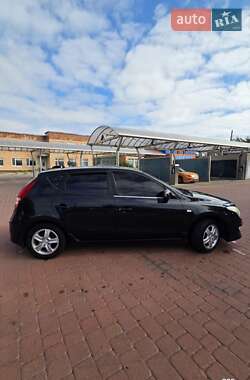 Хэтчбек Hyundai i30 2011 в 