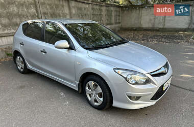 Хэтчбек Hyundai i30 2011 в 