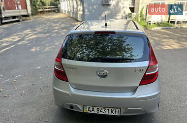 Хэтчбек Hyundai i30 2011 в 