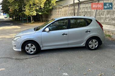 Хэтчбек Hyundai i30 2011 в 