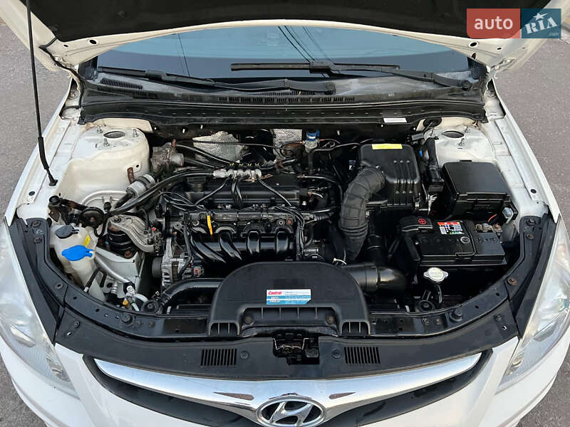 Універсал Hyundai i30 2012 в Дубні