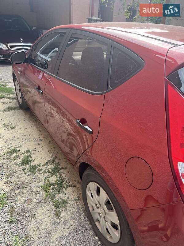 Хетчбек Hyundai i30 2008 в Ужгороді фото 5 Хетчбек Hyundai i30 2008 в Ужгороді