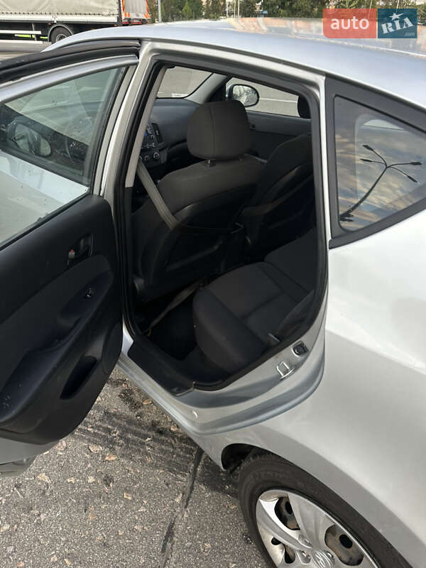 Хэтчбек Hyundai i30 2008 в Киеве